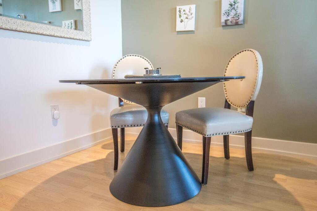 Designer Downtown Condo Suite - Splendid View Des Moines Esterno foto