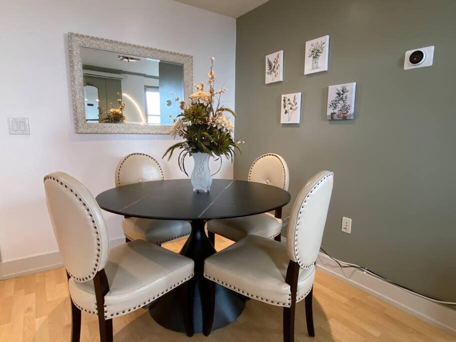 Designer Downtown Condo Suite - Splendid View Des Moines Esterno foto