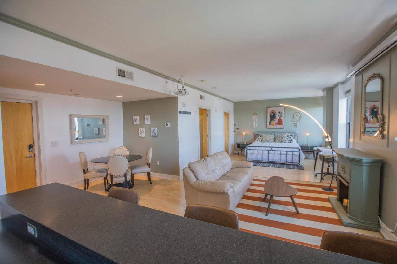Designer Downtown Condo Suite - Splendid View Des Moines Esterno foto