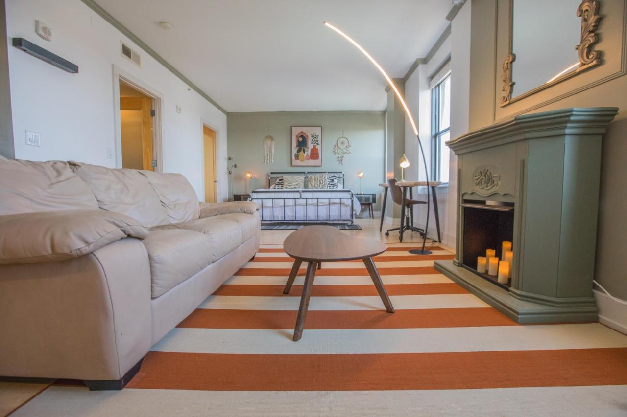 Designer Downtown Condo Suite - Splendid View Des Moines Esterno foto